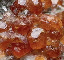 MAGNIFICENT HESSONITE GROSSULAR GARNET CRYSTAL MATRIX GEMSTONE W/ CLINOCHLORE!!!