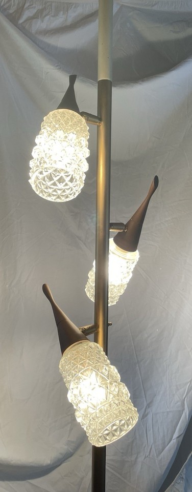 VINTAGE  TENSION POLE LAMP! 1960S MID CENTURY MODERN ERA
