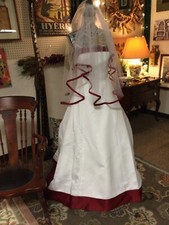 David’s Bridal - Michaelangelo Set Size 16