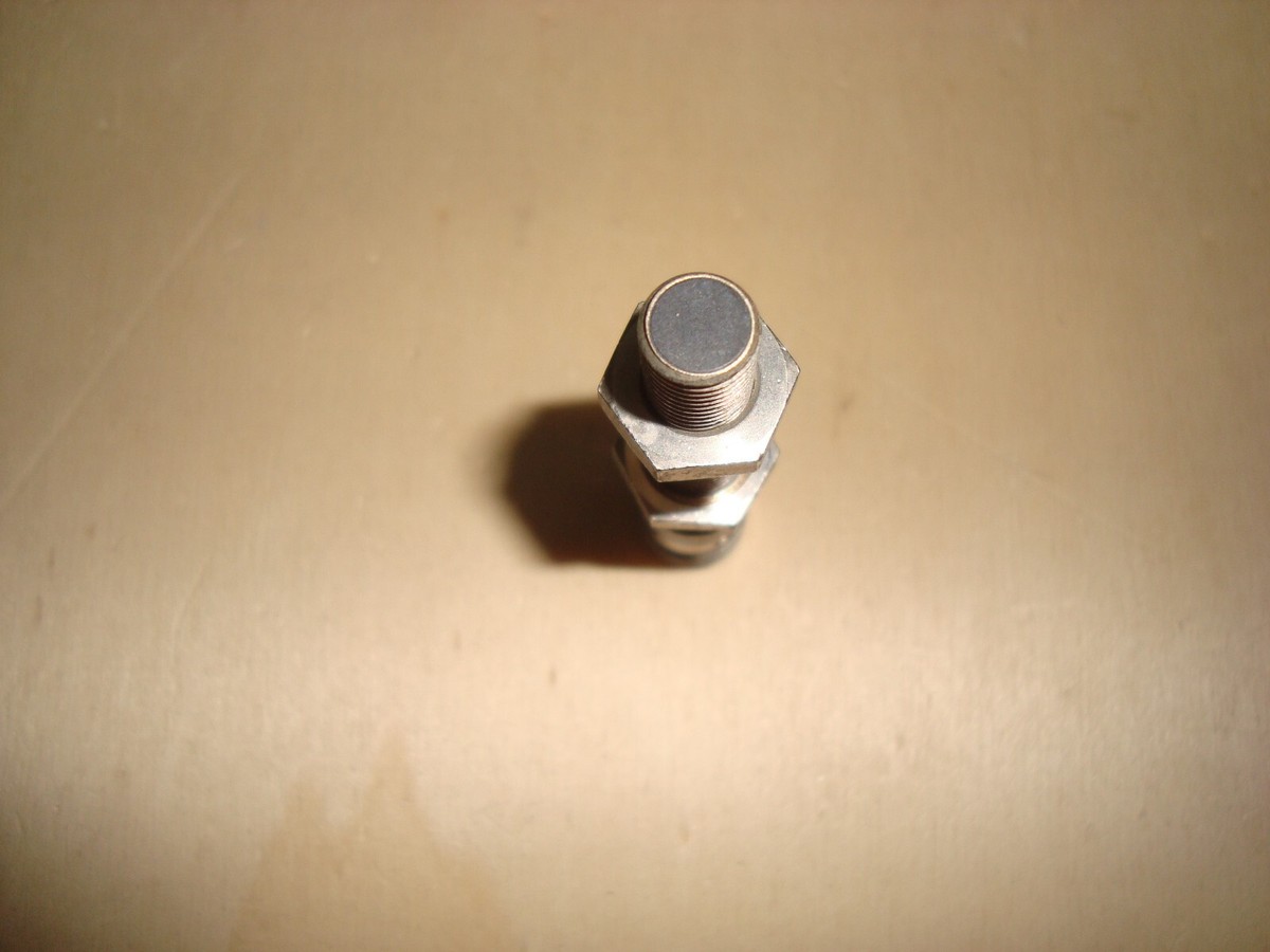 Sensore IFM EFECTOR IEK3002BBPKG/V2A/US-104-IE5304 - Nuovo In Scatola (aperta)