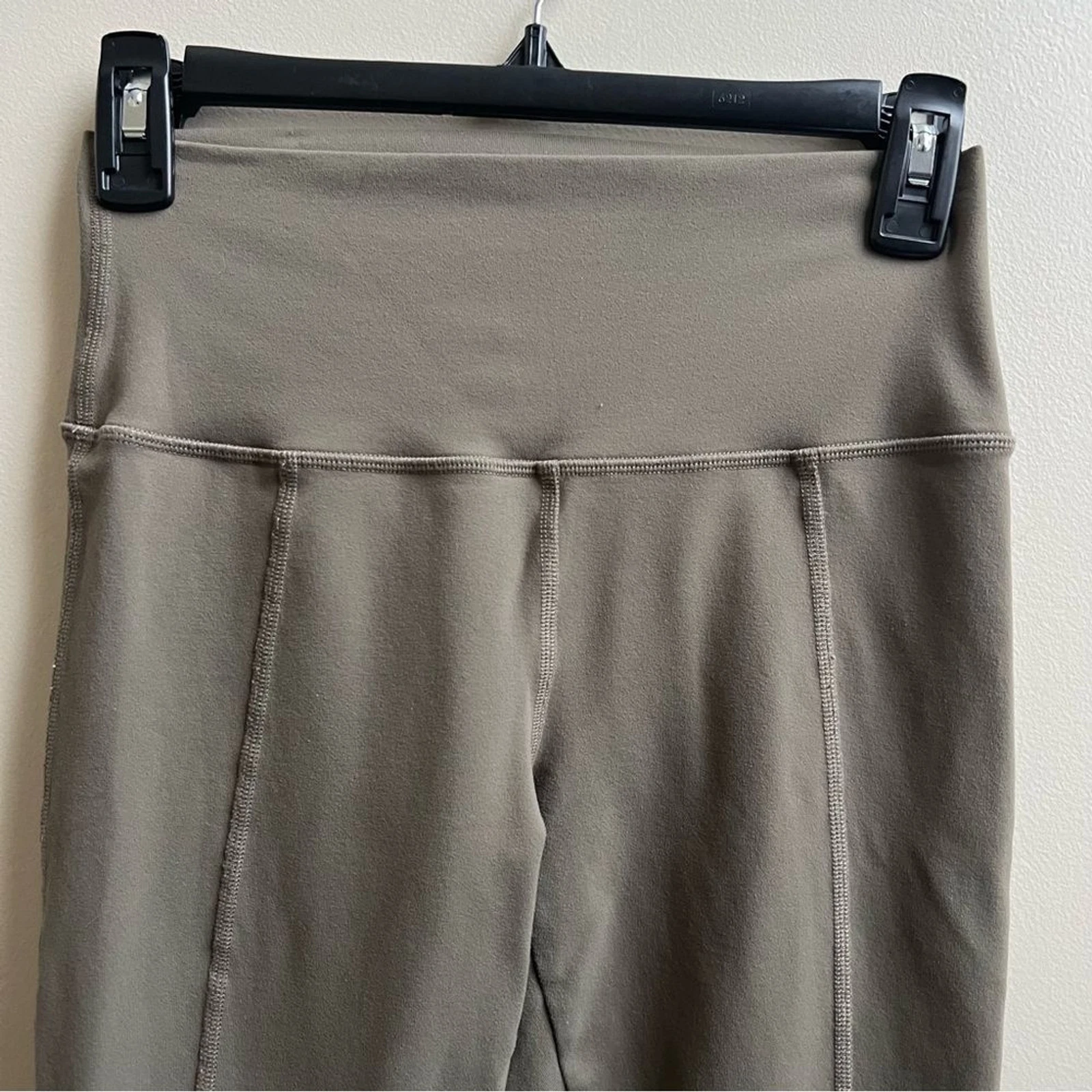 alo-yoga high waisted avenue leggings