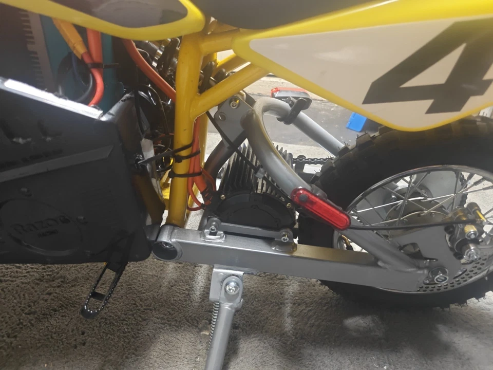 Razor MX 650 Electric Dirt Bike 72 Volt - Image 2 of 4