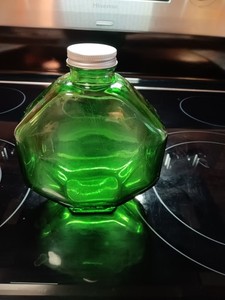 WHITE HOUSE VINEGAR GREEN SCREW TOP STOP SIGN BOTTLE. RARE TO FIND. SMALL CHIP 