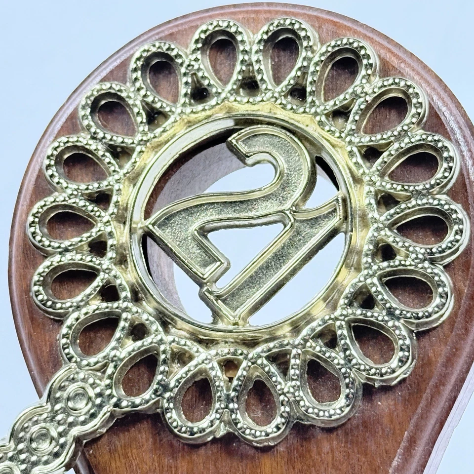 Llave de celebración de 21 cumpleaños sobre base de madera hito decorativo exhibición de regalo Foto 4 de 4