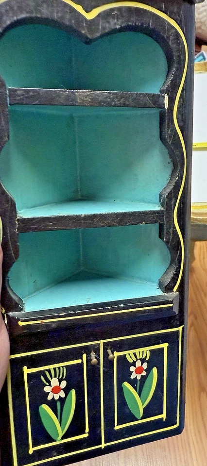 OLD VINTAGE ANTIQUE DOLL HOUSE PA DUTCH BLACK PANTED CORNER CUPBOARD & CHAIR LOT - Image 2 of 4