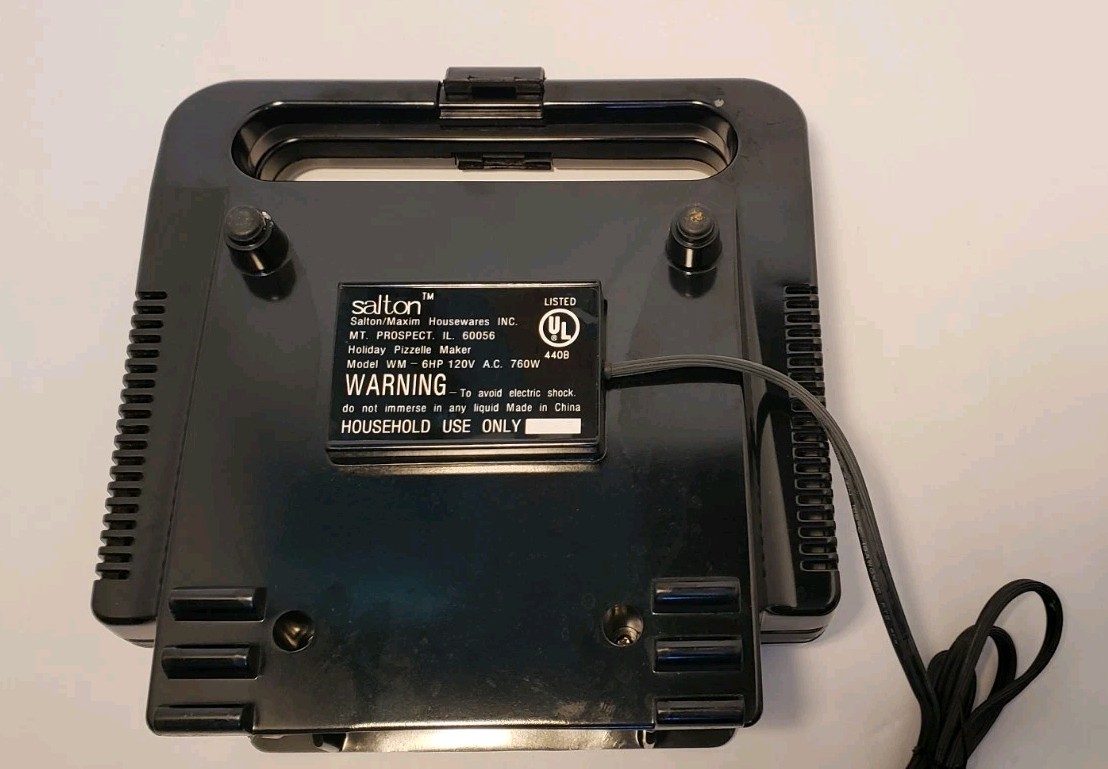 Vintage Salton Holiday Pizzelle Maker 1995 Model WM-6HP With Box