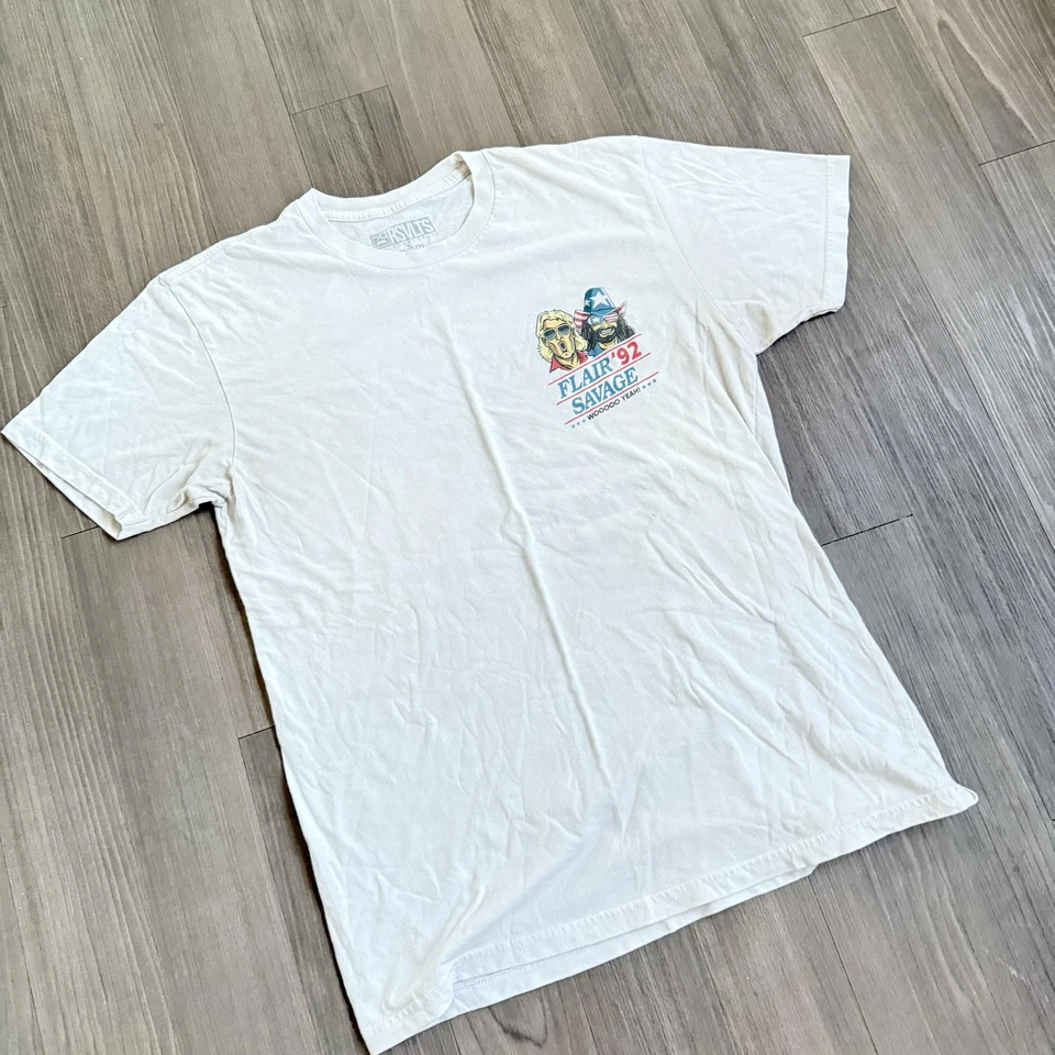 Camiseta WWE Flair '92 Savage Para Hombres Blanca Gráfica de Lucha Wooooo Yeah 1992 Camiseta Foto 2 de 4
