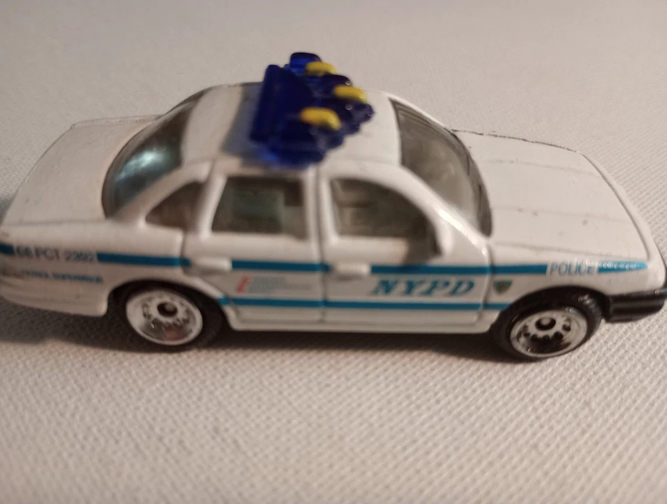 Golden Wheels 1998 Crown Victoria NYPD Police Car White/Blue Chrome Wheels  - Image 2 of 4