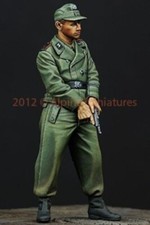 ALPINE MINIATURES 1:35 SET 35146 WWII GERMAN WSS AFV CREW W/ PISTIOL 1 FIGURE