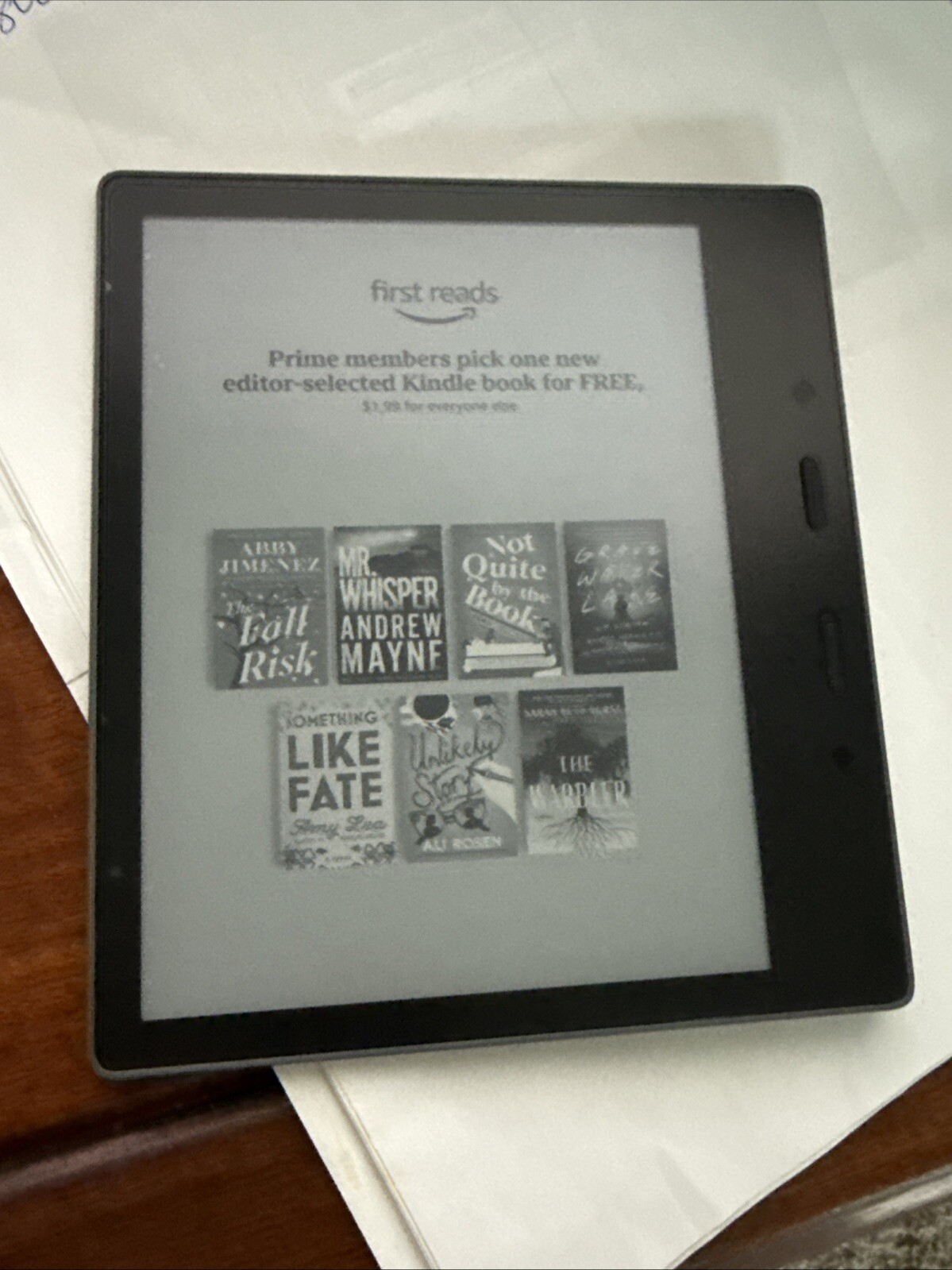 Kindle Oasis 7-inch display with page-turn buttons-image