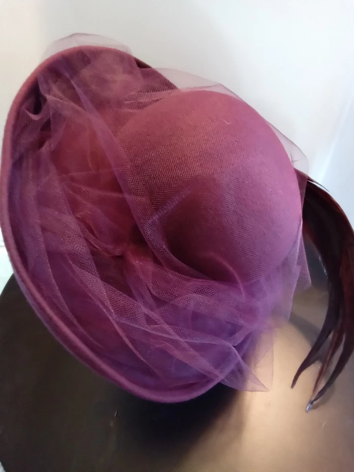 Sombrero de Colección Michael Howard Mis Biener Boda/Formal Damas Color Ciruela Tiene Etiquetas Foto 2 de 4