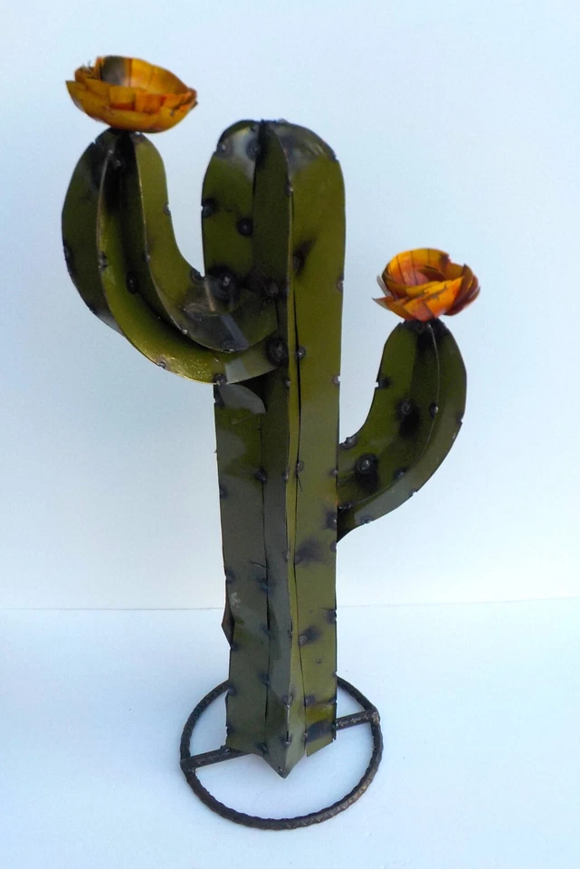 ARTE DE PATIO DE METAL 25" ESCULTURA DE CACTUS SAGUARO VERDE OLIVA CON FLORES AMARILLAS Foto 4 de 4