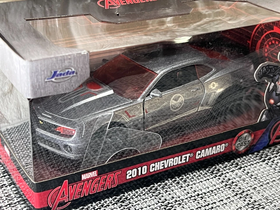 Jada Toys Marvel Avengers 2010 Chevrolet Camaro Iron Man 1:32 Gray - Image 3 of 4