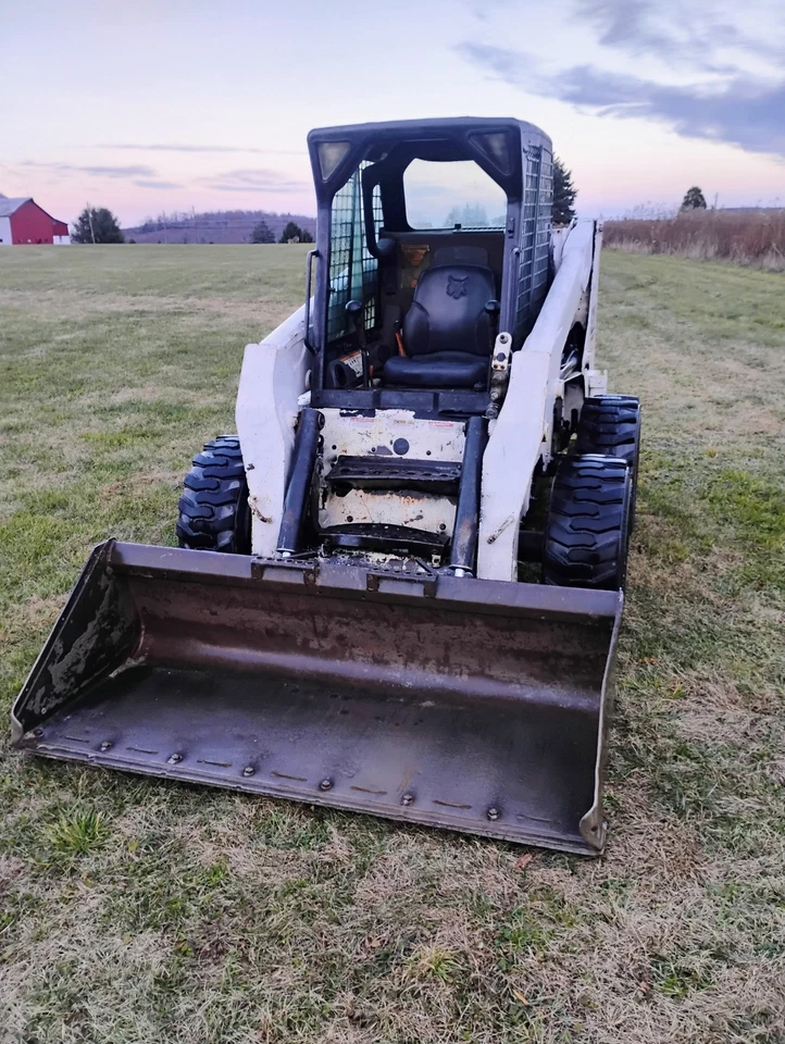 Minicarregadeira Bobcat - Imagem 2 de 4