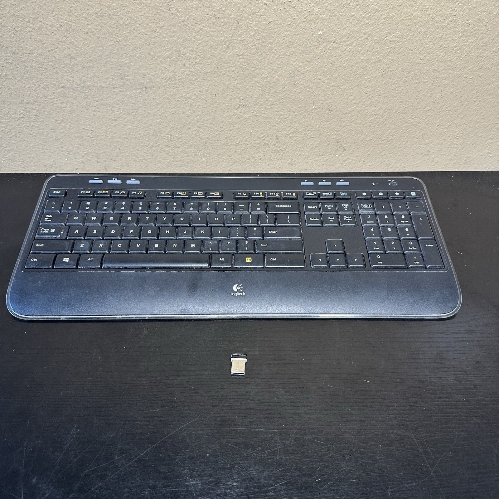 Logitech K520 Wireless Keyboard USB 2.4GHz, Black with Receiver Very Nice