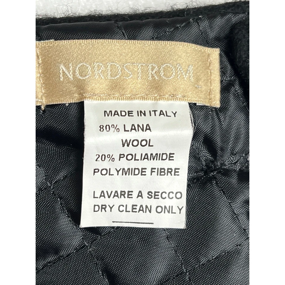 Bufanda negra de mezcla de lana con forro acolchado y acento floral hecha en Italia Foto 3 de 4