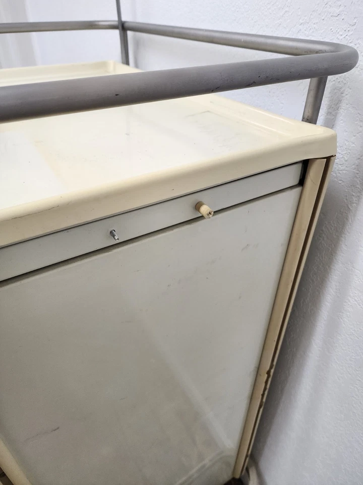 Carro de almacenamiento móvil Armstrong Medical A-Smart Lab 9 cajones de bloqueo, caja de herramientas Foto 4 de 4