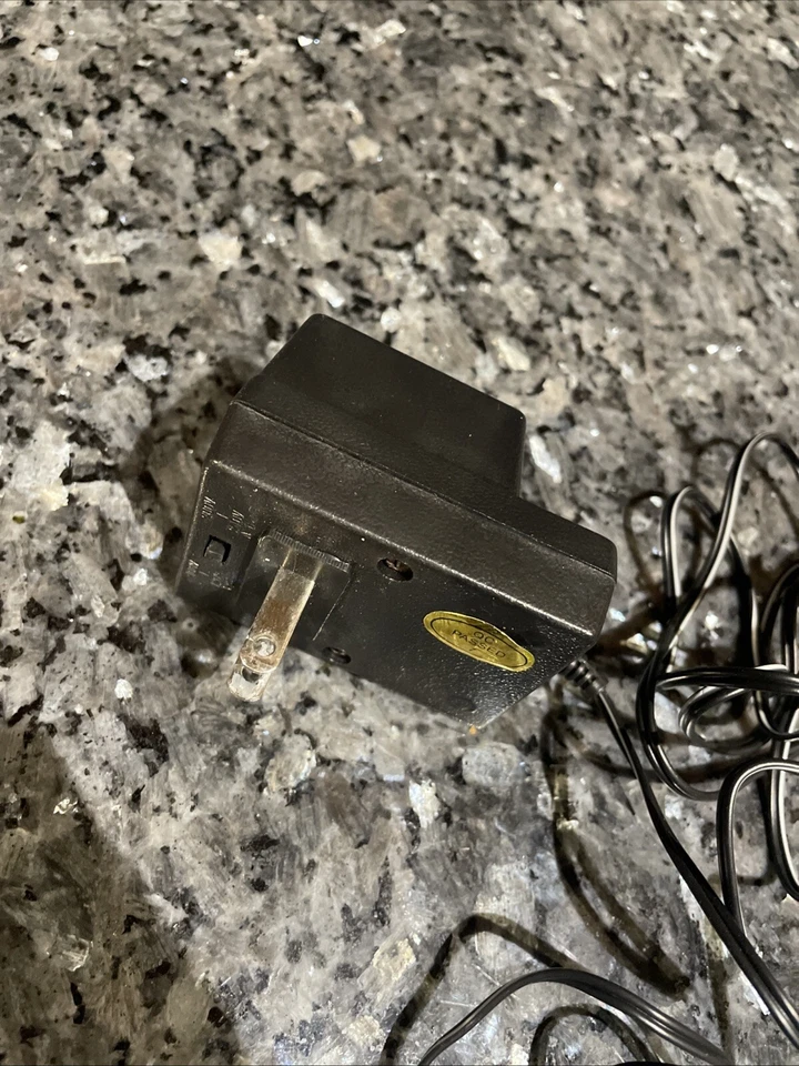 Trisonic TS-503B Universal 300ma AC/DC 6 Outputs Adaptor 3V 4.5V 6V 7.5V 9V 12V - Image 3 of 4