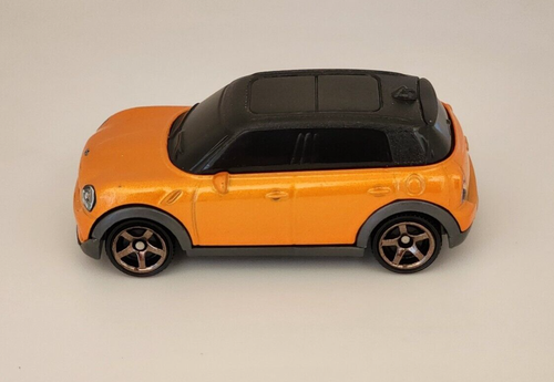 2025 Matchbox 2011 Mini Cooper Countryman ORANGE - Picture 2 of 2