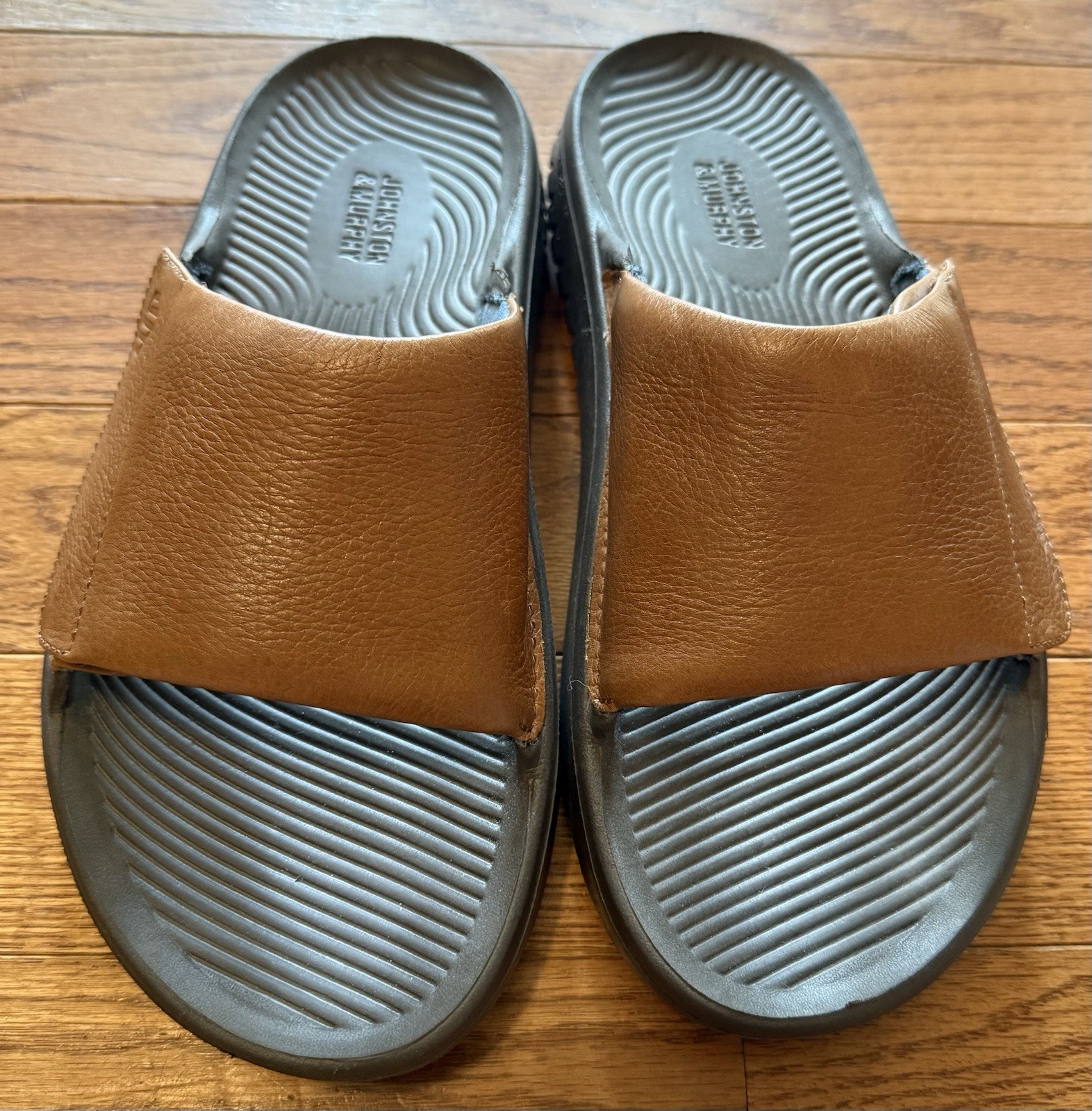 SAOLA Johnston & Murphy Uomo Oasis Slides Taglia 9 M Pelle Marrone Spessa Suola Trufoam