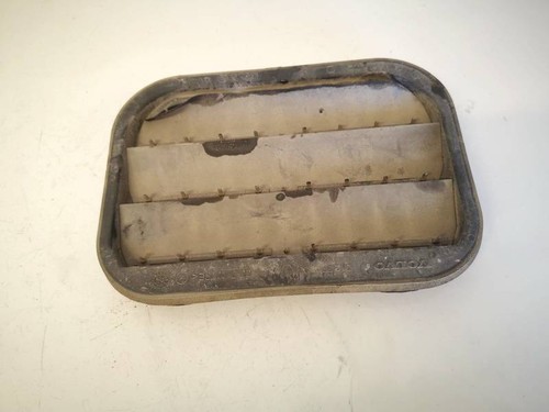 Quarter panel vent