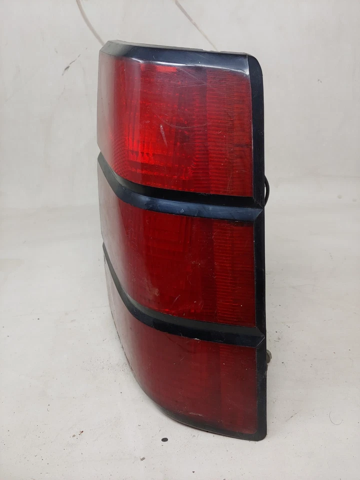 1988 1989 1990 1991 1992 PONTIAC LEMANS Oem Tail Light Right Passinger Side - Image 4 of 4
