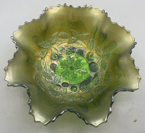 VINTAGE CARNIVAL NORTHWOOD GREEN THREE FRUITS MEDALLION FOOTED BOWL “MEANDER EXT