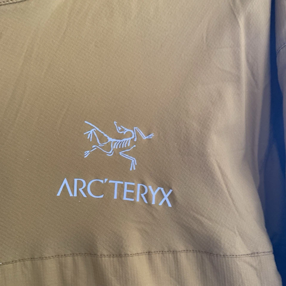 Chaqueta Arc'teryx Para Hombre Aislada RARA Color ATOM LT Con Capucha Cremallera Completa Talla Mediana Foto 3 de 4