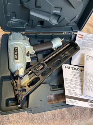 #ad Hitachi NT 65MA4 Pneumatic Finish Nailer 2 1 2quot; With Case Used $79.99