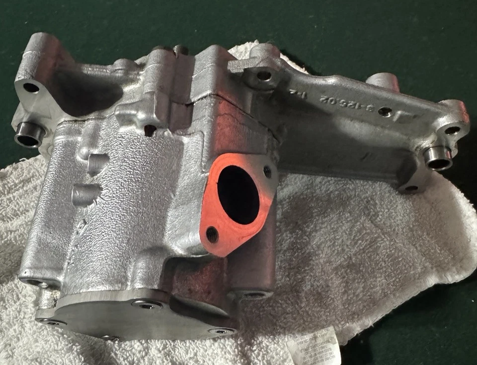 Bomba de aceite Nissan GT-R R35 2009-2024 15010-JF00B Foto 4 de 4