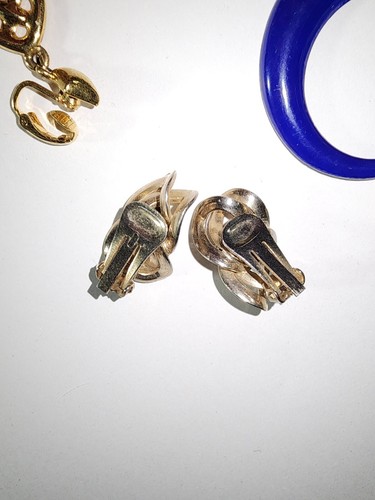Vintage Gold Tone & Blue Clip Earrings Lot Signed Unsigned Retro Drop Dangle - Picture 9 of 11