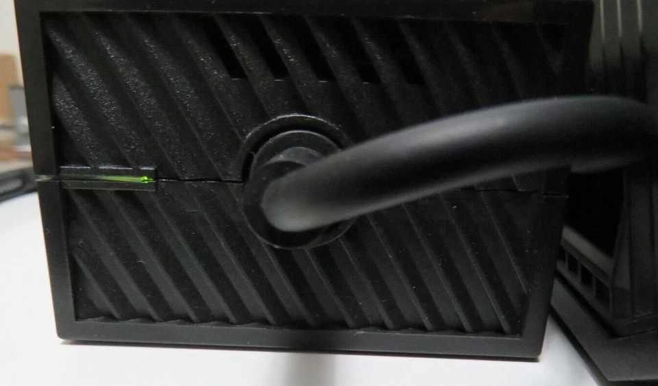 Xbox One + Power (Model 1540) (PAL) - Imagen 4 de 4