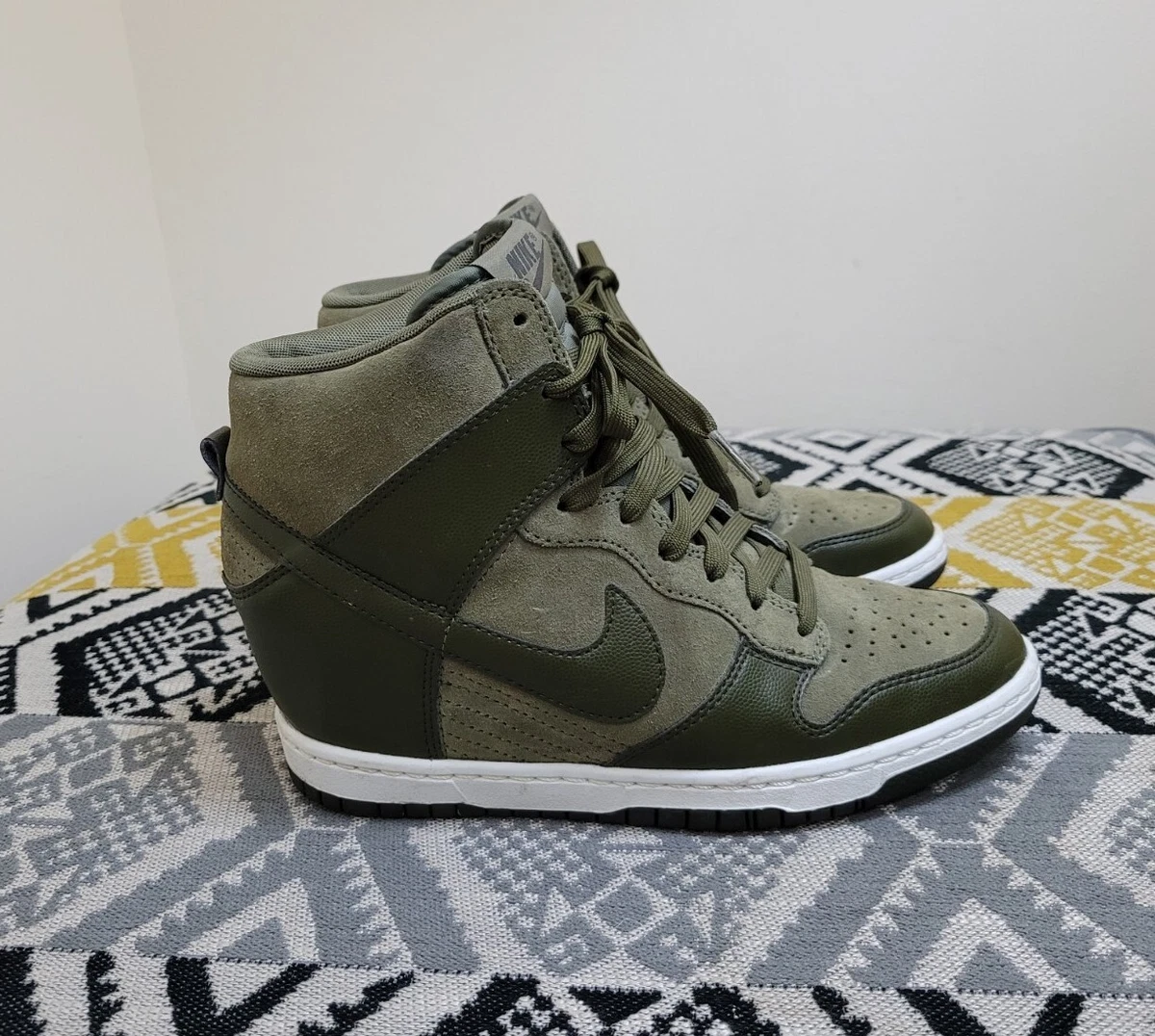 Khaki nike shop womens trainers