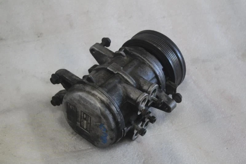 Ford Mustang GLX 1982 1983 convertible compresor de aire acondicionado Foto 2 de 4