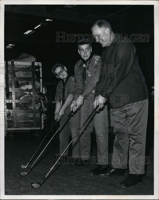 #ad 1966 Press Photo Robert Yung David Jeck And Douglas Knotts Hold A Golf Club $24.99