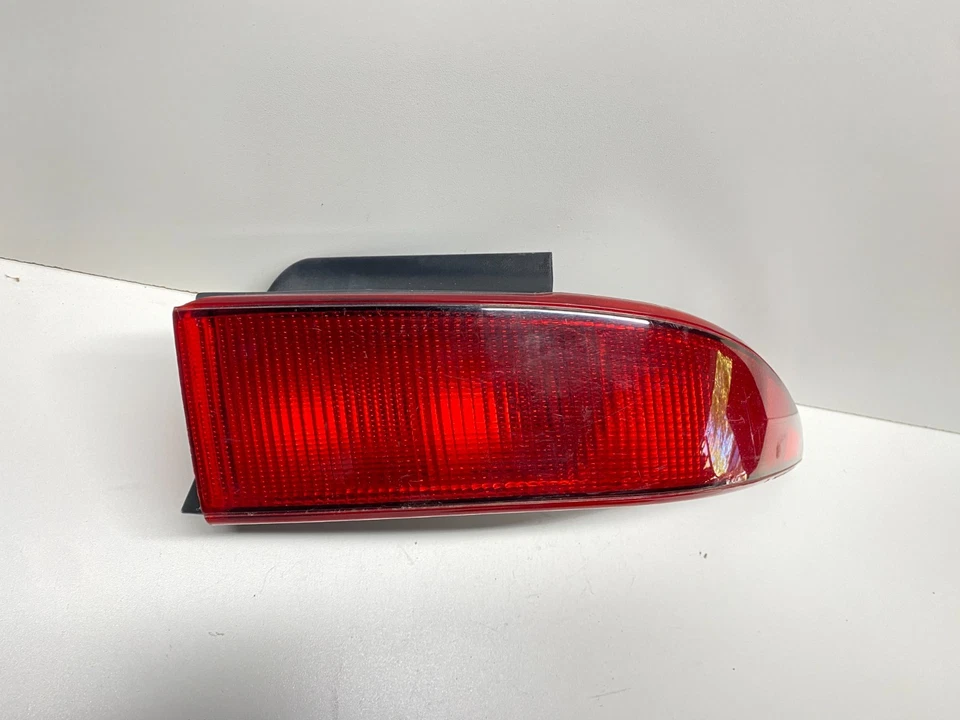 1992 - 1998 BUICK SKYLARK LANTERNA TRASEIRA DIREITA MONTADA QTR FABRICANTE DE EQUIPAMENTO ORIGINAL, 166-01468 - Imagem 2 de 4