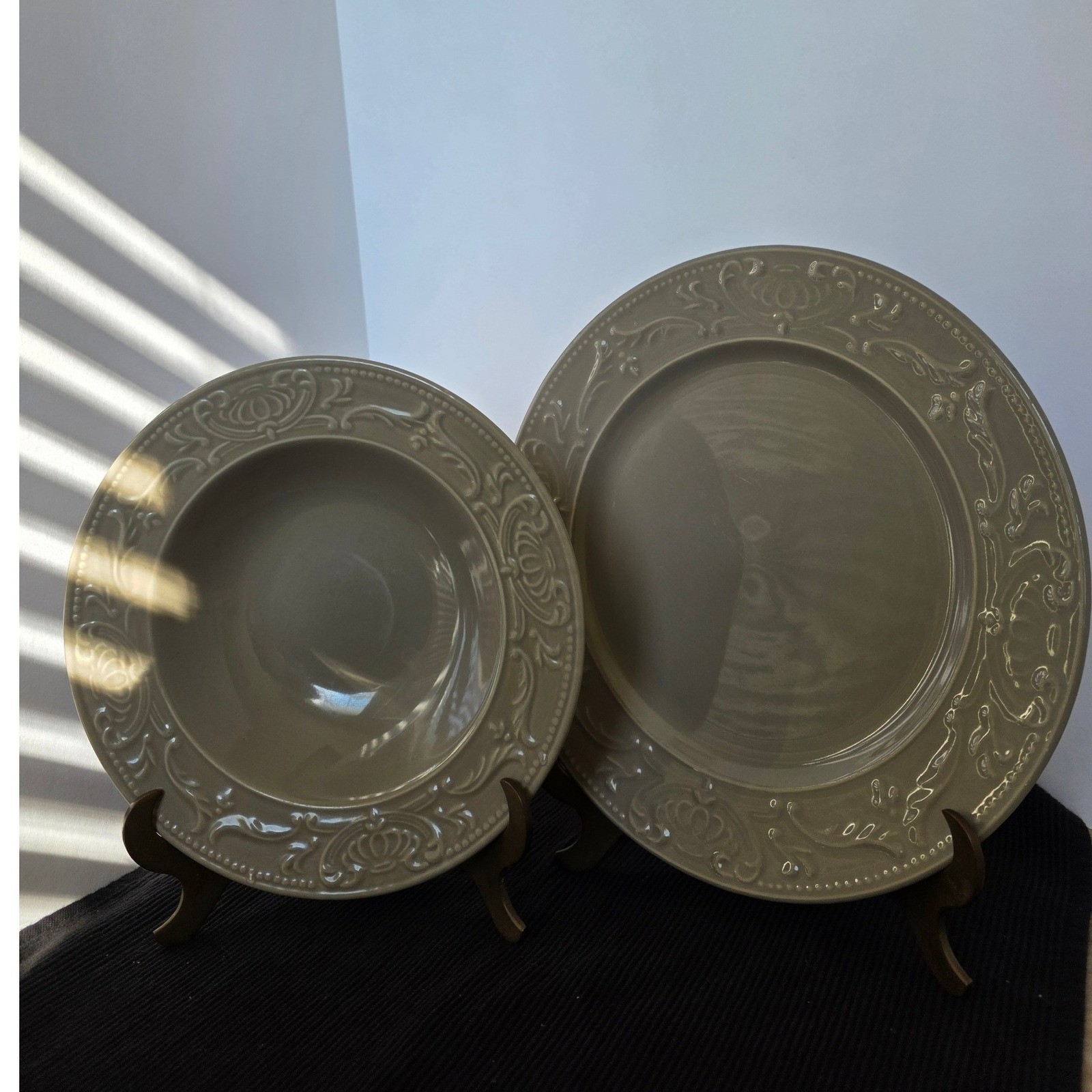 Thomson Pottery Dinner Plate and Soup Bowl Set Embossed Floral Design Taupe