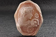 Vintage Octagon shape shell cameo "Girl's Profile" (100.0ct) sign by artist box.