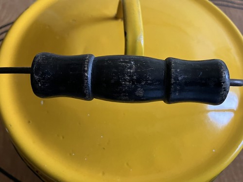 Rare Yellow Enamelware Pail Enamel bucket with Lid and Wooden Handle 1930’s - Picture 3 of 14