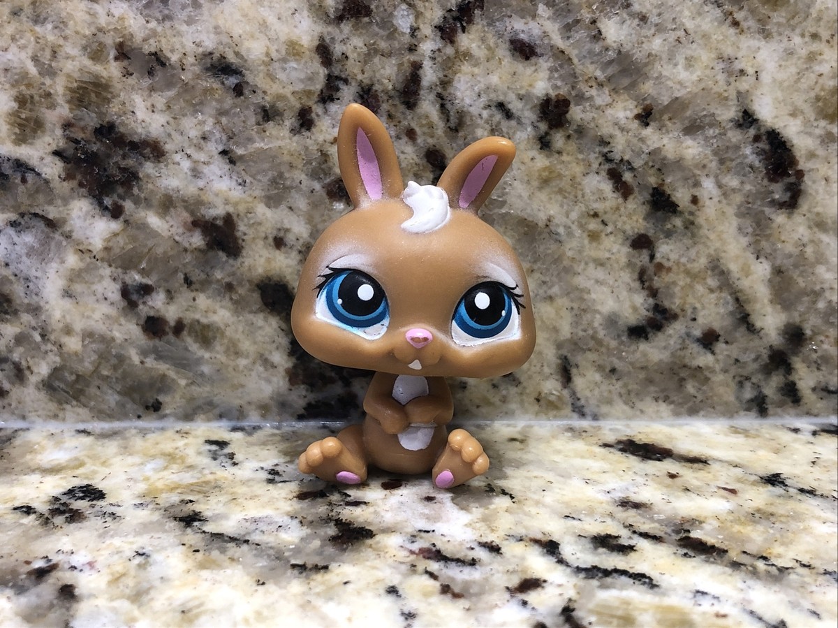 Littlest Pet Shop LPS #220 Dwarf Bunny Rabbit Blue Eyes Preowned