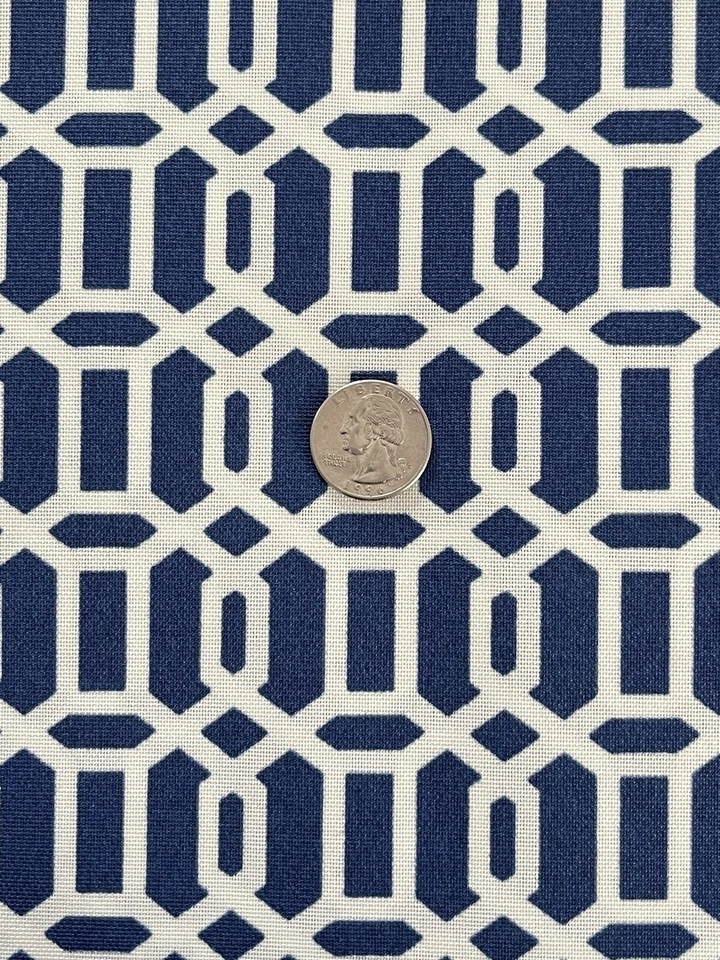 Tela decorativa puerta geométrica azul marino y blanco 2,75 yardas 54" celosía Mill Creek Foto 3 de 4