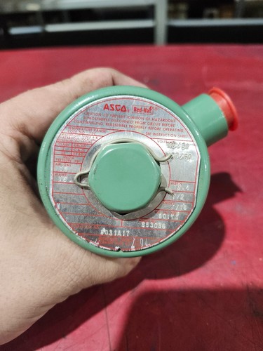 NEW IN BOX ASCO Red-hat Solenoid Valve 120v-ac 1/2in 8031A17 - Picture 5 of 5