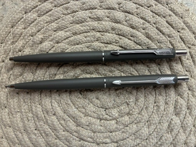 Parker Classic Gray w/Chrome Trim Ballpoint Pen & Pencil Set USA - EXCELLENT