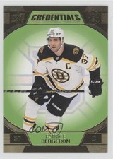 2022-23 Upper Deck Credentials Neon Green 70/75 Patrice Bergeron #6 0nr3