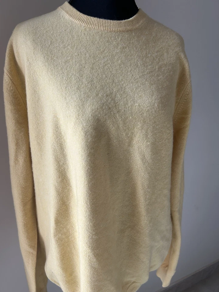 Uniqlo Cashmere Sweater Pullover Yellow Size M Used - Image 3 of 4
