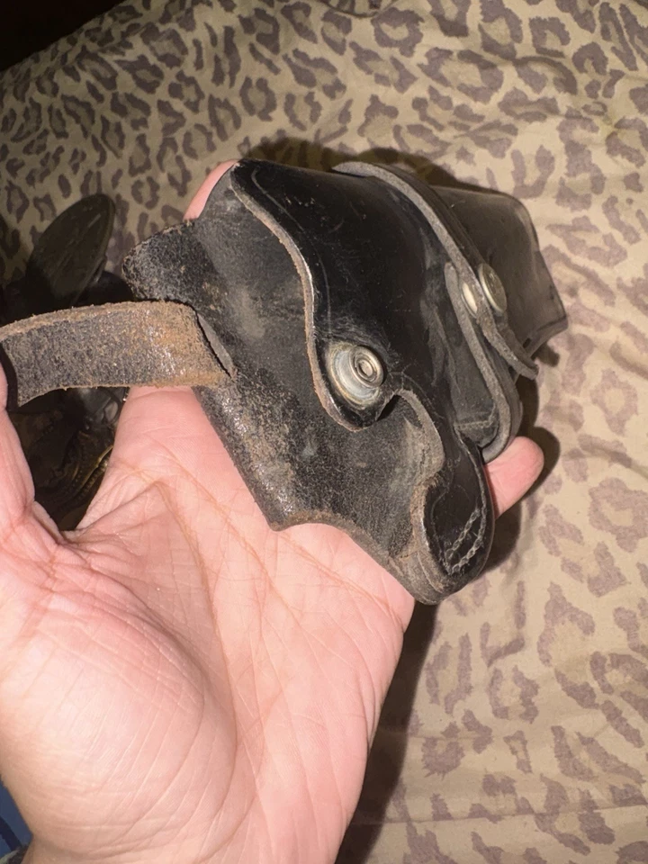 Funda pistola revólver Smith & Wesson S&W B21 07 cuero negro Foto 3 de 3