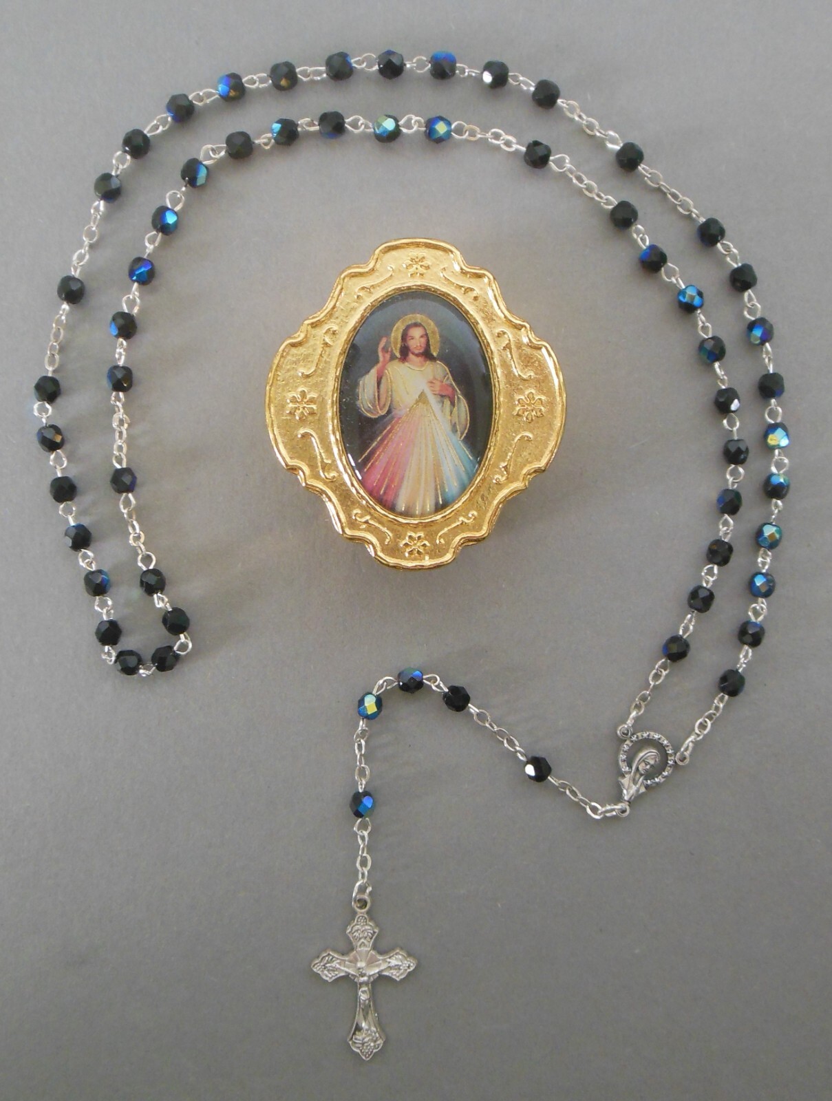 Rosenkranz schwarz schimmernde Perlen + Schatulle Barmherziger Jesus AR 132 GO