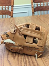 Rawlings 9  Right Hand Throw Baseball Glove RBG158 Derek Jeter Printed Autograph