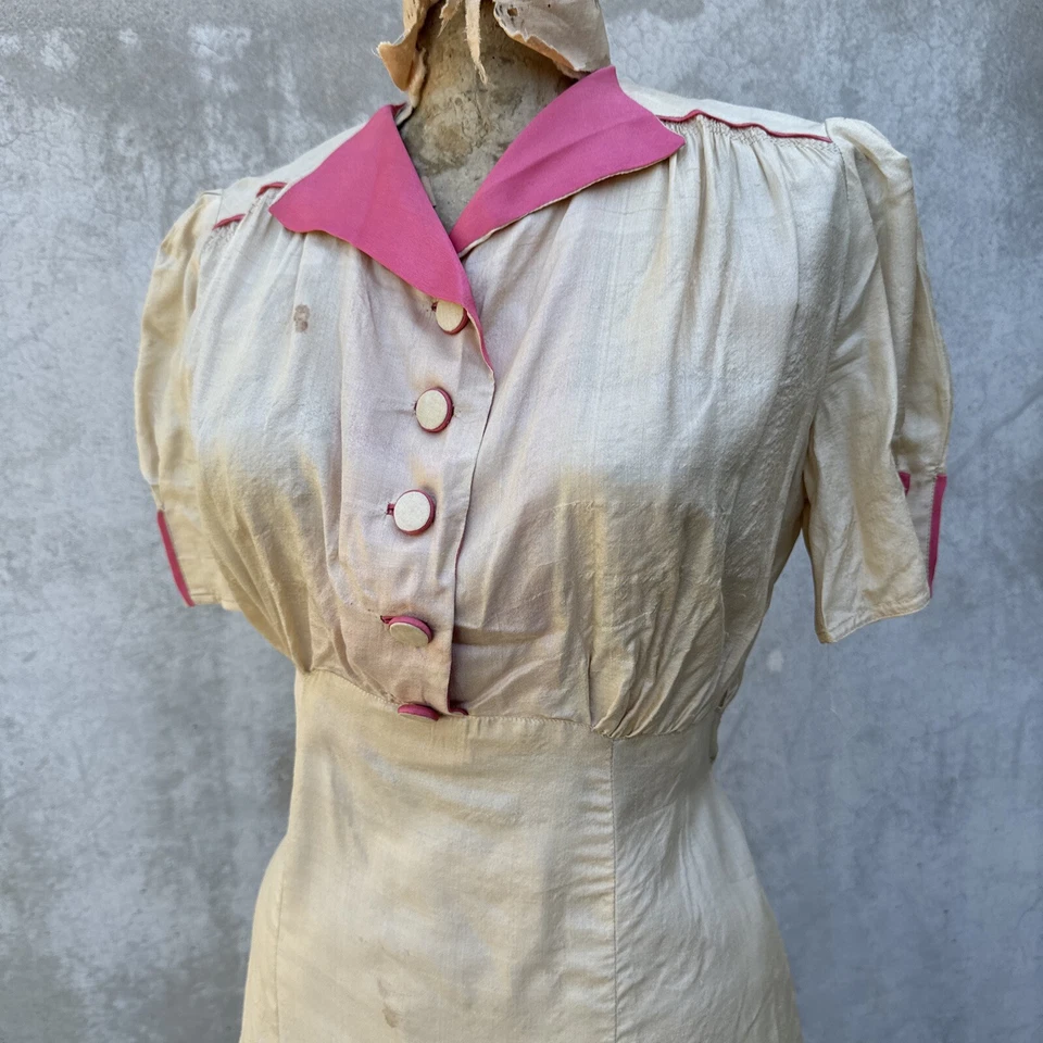 Vestido de seda Pongee vintage de los años 30 crudo y rosa cinturón midi trasero manga corta años 40 Foto 2 de 4
