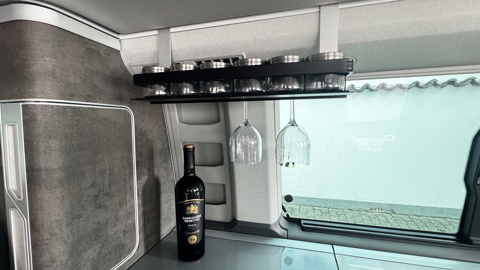 California Ocean T5, T6, T6.1. Regal für Gewürze, Weingläser, Küchenrolle